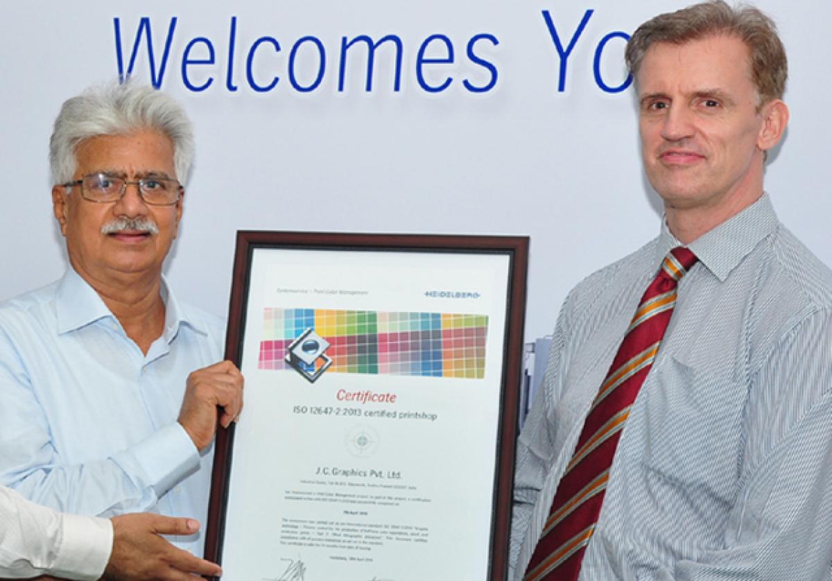 Heidelberg India Managing Director Kalus  B Nielsen presenting the certificate of the Heidelberg printing technology to  JC Graphics Chairman Ratnakar 